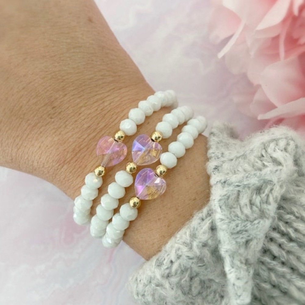 Pink Irridescent Heart Crystal Beaded Bracelet 💕